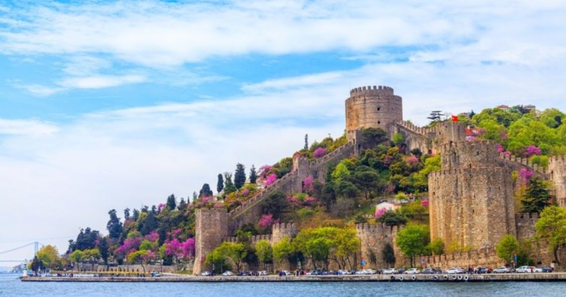 Weryy Good.com : Istanbul Bosphorus Breakfast Cruise with Audio Guide and Morning Tour with Hotel Transfer