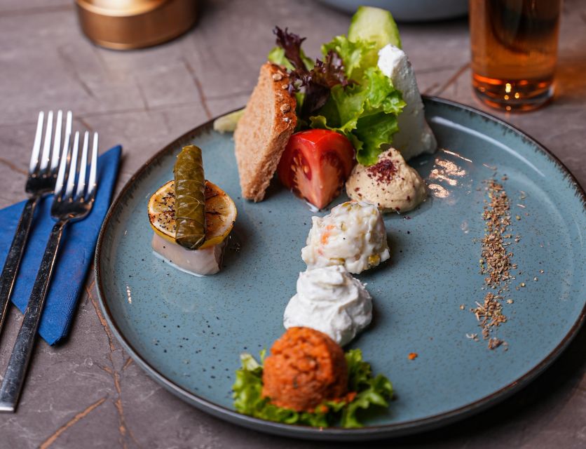 Dinner + Unlimited Soft Drinks + Private Close to Show Table + Shows with Meeting Point